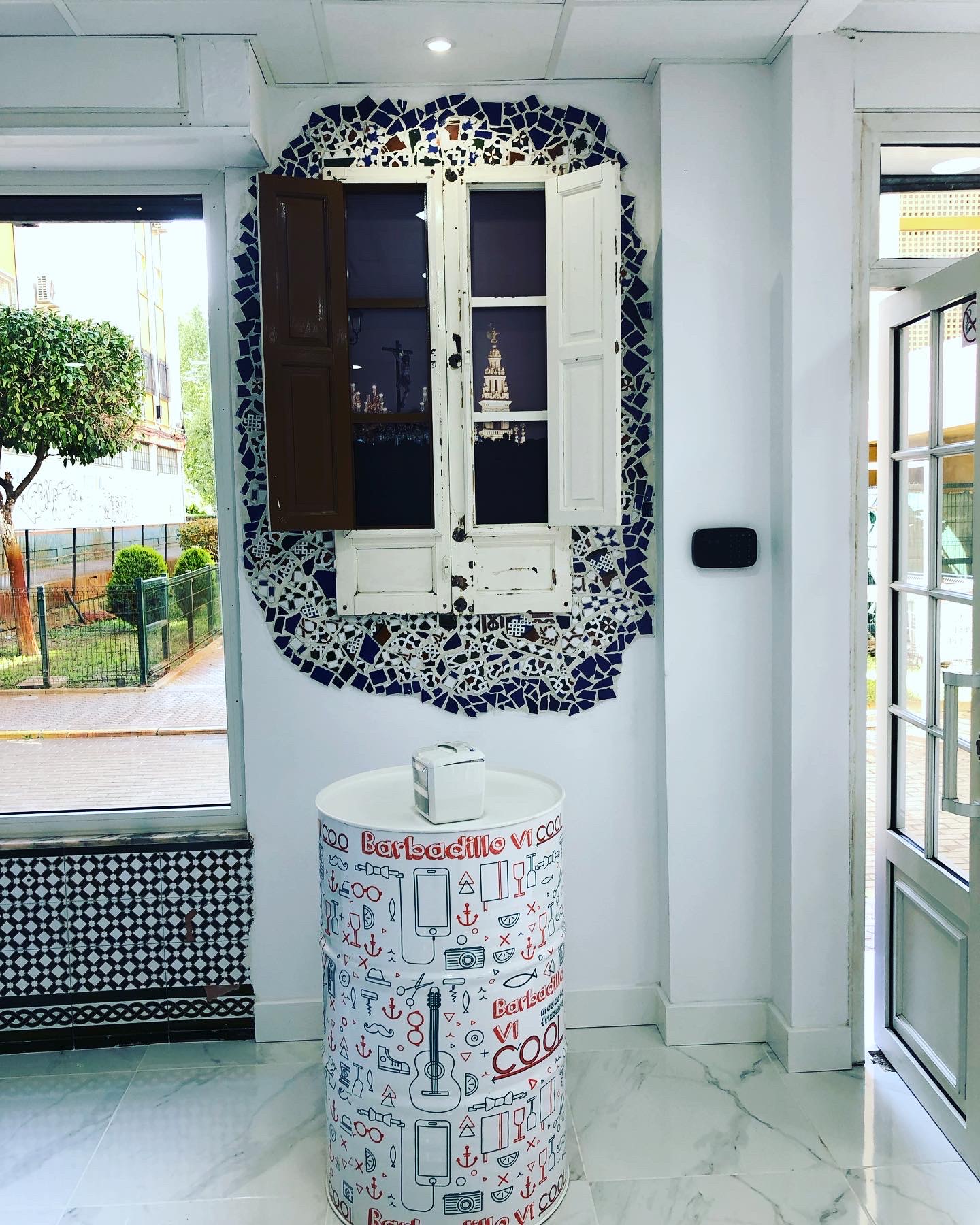 Detalle de la decoración del local en Triana