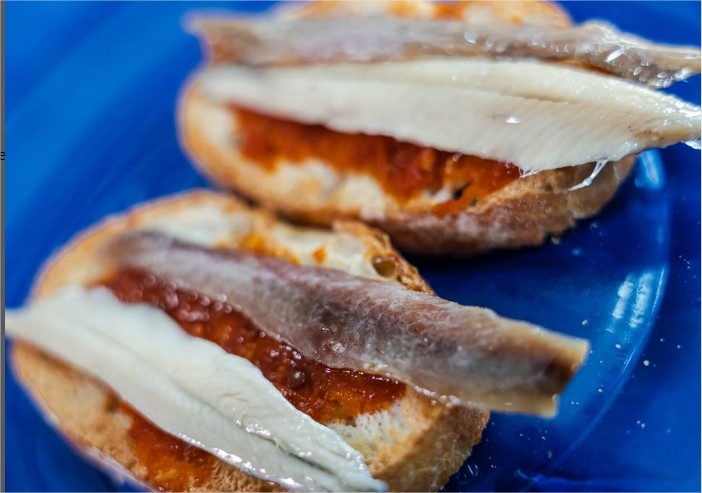 Tosta matrimonio de boquerón y anchoa