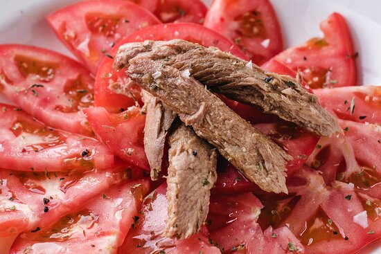 Tomate aliñado con melva
